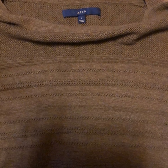 Sweater - Picture 2 of 5